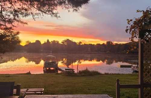 Alto House | Campau Lake 3 Cottages Sunny Days and Sunshine Tiki game house