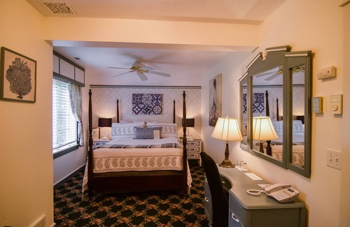 Market District Bed & Breakfast | Campbell House Inn
