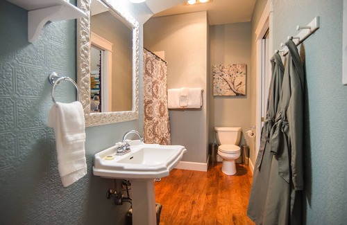 Market District Bed & Breakfast | Campbell House Inn