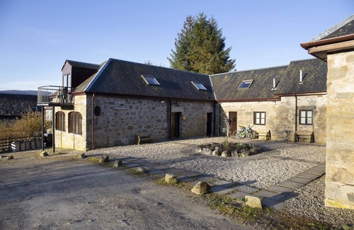 Loch Tay Cottage | CAMPBELL, pet friendly, character holiday cottage in Kinloch Rannoch