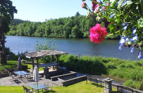 Campbell River Cabin | Campbell River Lodge by Riverside
