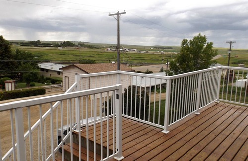 Gull Lake Apartment | Campbell's Clean & Comfortable Modern Duplex 4662A