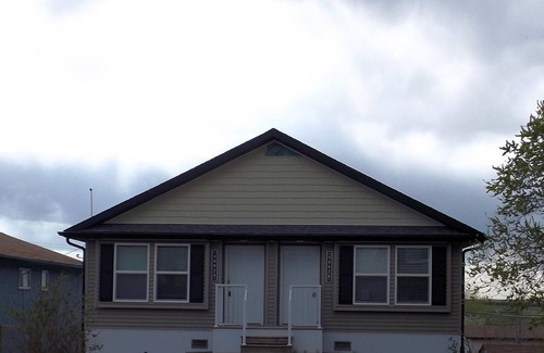Gull Lake House | Campbell's Clean & Comfortable Modern Duplex 4662B