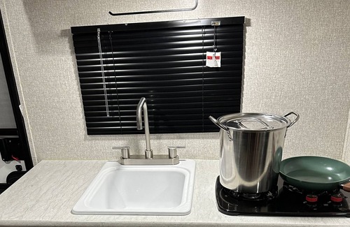 Randallstown House | Camper/RV with Fire pit, Games, Grill, Basketball