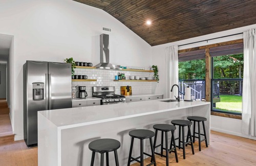Palenville House | Campfire Bungalow - Kid Friendly