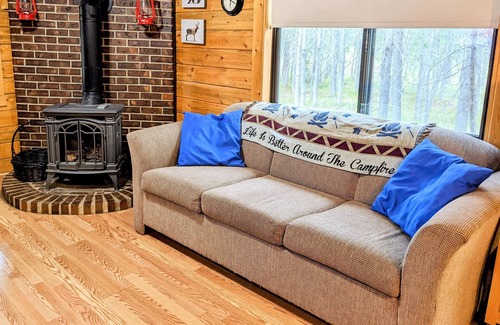 Island Park Cabin | Campfire Cottage * 3Br/Sleeps 6, Minutes to Big Springs, 25 Miles to Yellowstone, Fire Pit