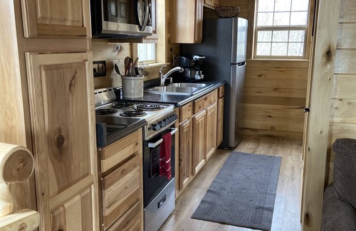 French Creek House | Campfire Retreat with outdoor hot tub under the stars and WiFi