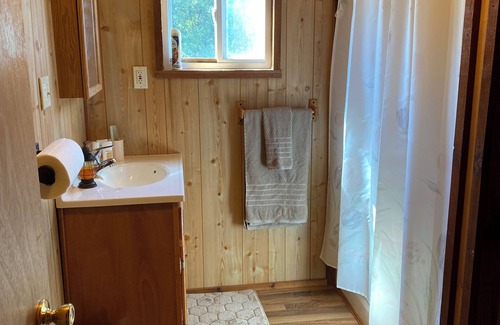 Fairport Cabin | Campground with a Cabin and a Treehouse just 1 hour from Kansas City airport