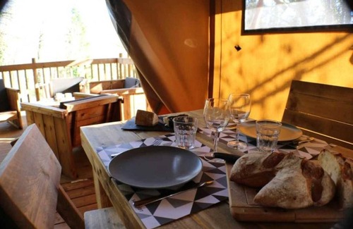 Saint-Constant-Fournoules House | Camping 3 étoiles - Piscine - eec0ce