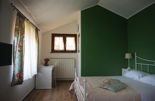 Falerone Bed & Breakfast | Campidoglio Bed and Breakfast