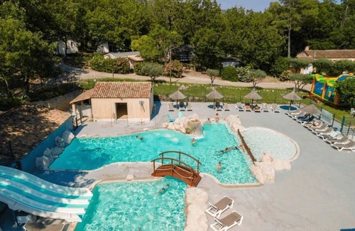 Callas House | Camping 2 étoiles - Parc aquatique - efadbc