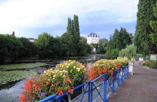 Chateauroux House | Camping 3 étoiles - Parc aquatique - ccafe0h