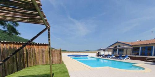 Puy-l'Eveque Other | Camping 3 étoiles - Piscine - ccbahd0