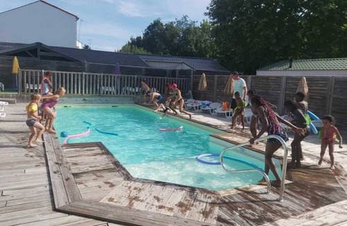 Surgeres House | Camping 3 étoiles - Piscine - ccbbbeg