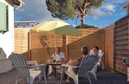 Massillargues-Attuech House | Camping 3 étoiles - Piscine - eehiig