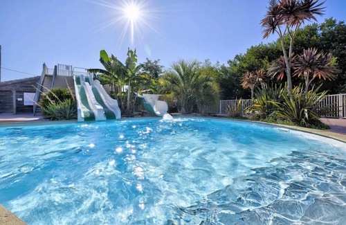 Plobannalec-Lesconil House | Camping 3 étoiles - Parc aquatique - eeeecd