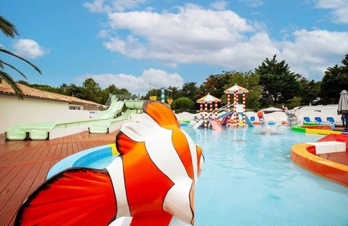 Le Bois-Plage-en-Re House | Camping 4 étoiles - Parc aquatique - eeibch