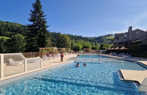 Saint-Geniez-d'Olt House | Camping 4 étoiles - Parc aquatique - efahaa