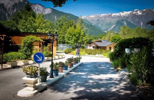 Le Bourg-d'Oisans House | Camping 4 étoiles - Piscine - eeceff