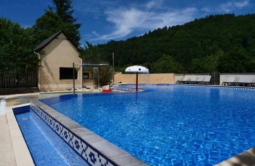 Monceaux-sur-Dordogne House | Camping 4 étoiles - Piscine - ef0bih