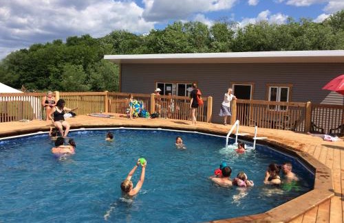 Saint-Augustin-de-Desmaures Ski Chalet | Camping Chalets Lac St-Augustin