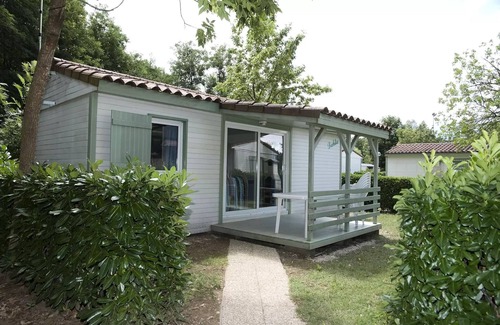 Cormoranche-sur-Saone House | Camping du Lac* - Lodge Tent 3 Rooms 4 People Without sanitary facilities