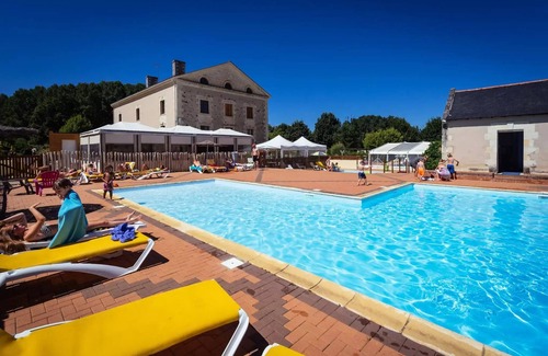 Brissac-Quince House | Camping de l'Etang Sites and Landscapes * - Privilege Cottage 1 ch. - TV 2 people