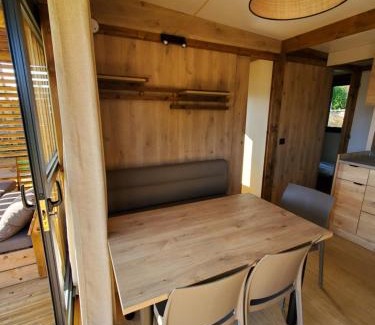 Saint-Cirgues-en-Montagne Hotel | camping hôtel les airelles