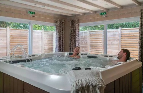 Saint-Julien-des-Landes House | Camping 5 étoiles - Piscine - eebdbh