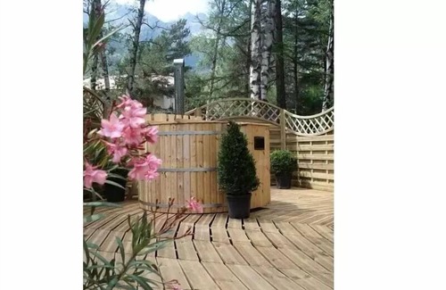 Saint-Martin-de-Queyrieres House | Camping-Caravaneige l'Iscle de Prelles * - Destination Finland - Kota and its private Nordic bath 4 people
