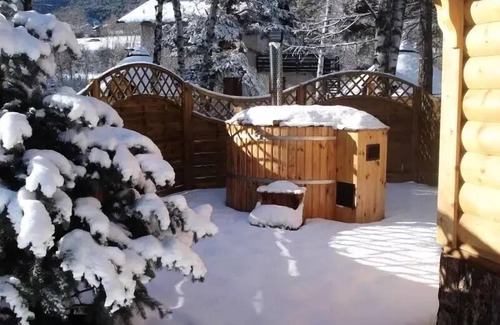 Saint-Martin-de-Queyrieres House | Camping-Caravaneige l'Iscle de Prelles * - Destination Finland - Kota and its private Nordic bath 4 people