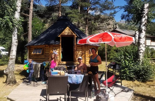 Saint-Martin-de-Queyrieres House | Camping-Caravaneige l'Iscle de Prelles * - Destination Finland - Kota and its private Nordic bath 4 people