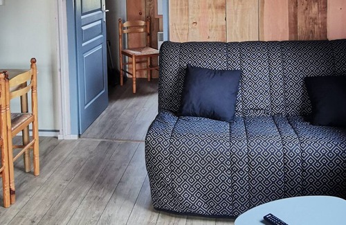 Saint-Aubin-le-Cloud Ski Chalet | Camping La Chagnée - chalet vert