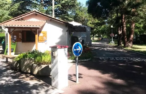 Revel House | Camping le Moulin du Roy * - Mobile Home 2 bedrooms Comfort + Air conditioning 28 m² 4 to 5 people - 4 people included in the price