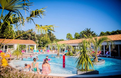 Le Bois-Plage-en-Re House | Camping LES VARENNES * - Mobil-home PLUS 2 chambres 4 personnes