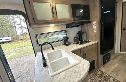 Waynesboro RV Rental | Camping Life Brand New Camper