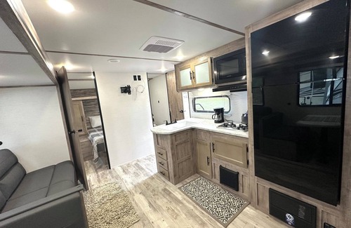Waynesboro RV Rental | Camping Life Brand New Camper