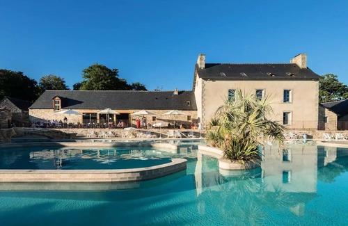 Quimper Apartment | Camping Sunêlia Lanniron Orangery * - Studio Comfort > 30m2 beds made on arrival towels provided 2 to 4 people - 2 pers. included in the tariff