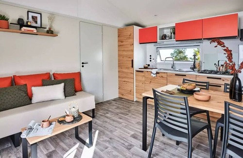 L'Aiguillon-sur-Vie House | Camping Ushuaïa Le Parc de La Grève * - Mobile Home Zen 3 Rooms 4 People + Jacuzzi