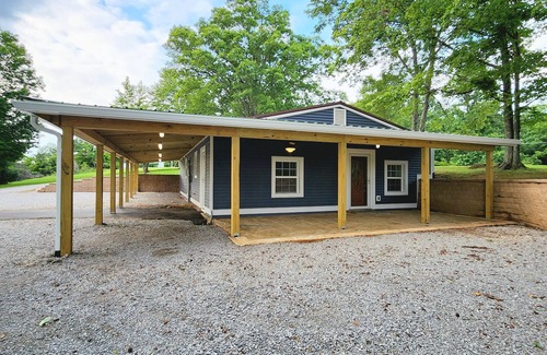 Burkesville House | Camping with the Cows near Dale Hollow Lake