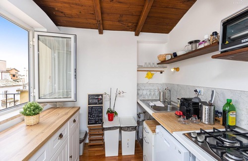 Roman Ghetto Apartment | Campo de fiori penthouse