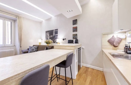 Roman Ghetto Apartment | Campo dei Fiori luxury modern apartment with terrace