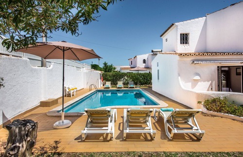 Mosqueira Villa | Campos- 3 bedroom villa with private pool walking to Coelha beach