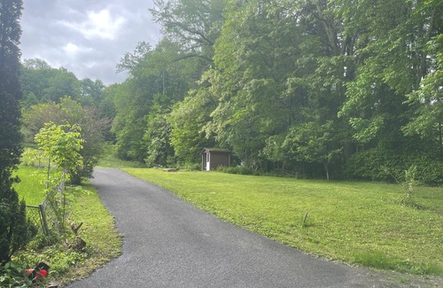 Elkins House | CampRV Lookout Apartment – Peaceful Scenic Escape