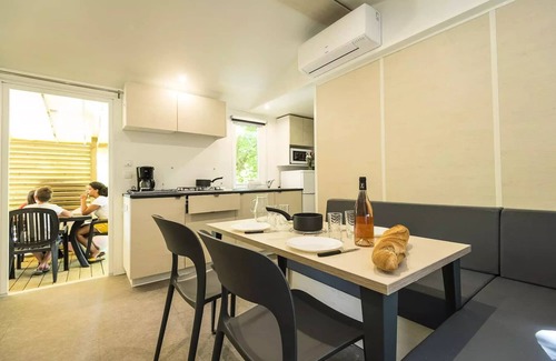 Goudargues House | Campsite Flower le Saint Michelet* - Mobile home Super Mercure Confort 3 Rooms 4 People