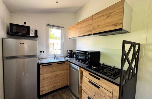 Les Moutiers-en-Retz House | Campsite Les Brillas * - Mobil Home Authentic 3 Rooms 4 People Climate + TV