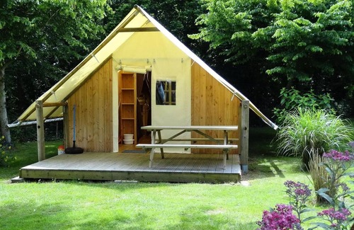 Saint-Laurent-sur-Sevre House | Campsite Le Rouge Gorge* * - CABANE LODGE PREMIUM BORA BORA 3 CH 7 PERS CLIM TV LAVE VAISSELLE 7 persons