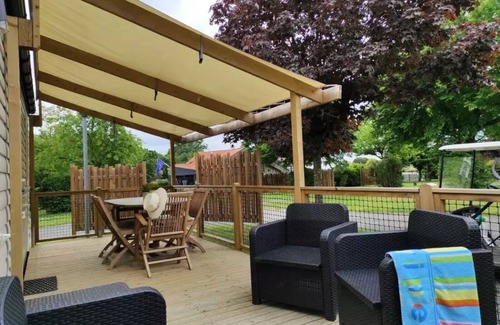 Saint-Laurent-sur-Sevre House | Campsite Le Rouge Gorge* * - MOBILE BEDROOM 40M2 (3 bedrooms - 2 bathroom) PREMIUM TV CLIMATEIZATION VAISSELLE LAVE 8 persons