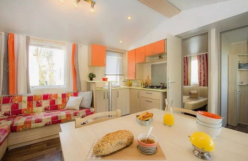 Poilly-lez-Gien House | Campsite Les Bois du Bardelet* - Comfort Mobile Home 4 Rooms 6 People Air Conditioned