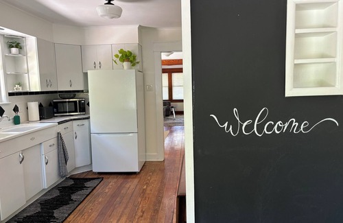 Bloomington Cottage | Campus Cottage 3 blocks to IU: Lotus Special and Homecoming Special